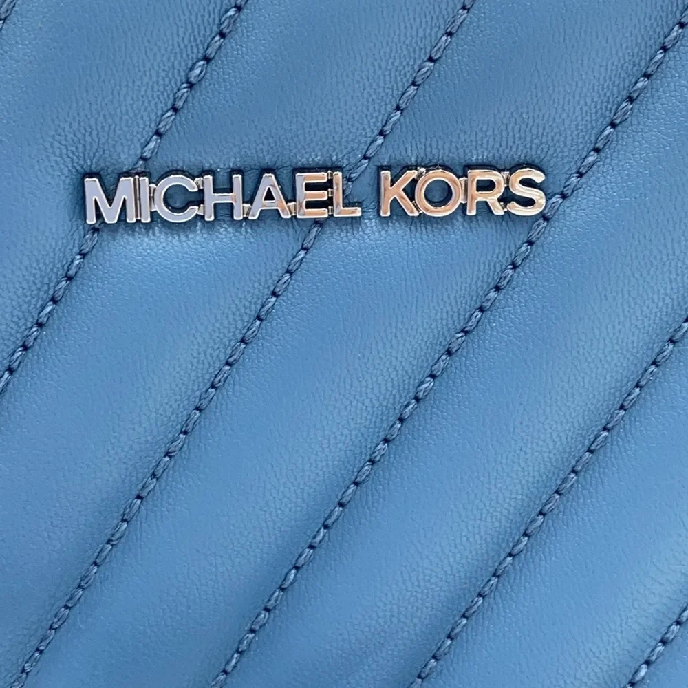 MICHAEL KORS ROSE SM OVAL CAMERA XBODY SKY BLUE - Picture 15 of 16